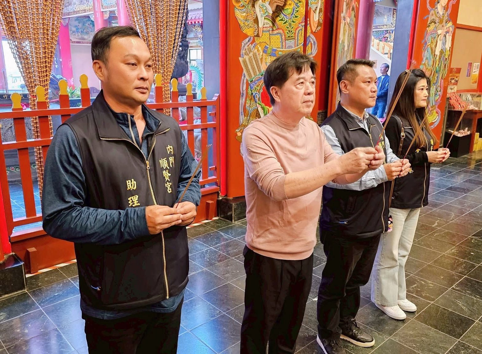內門順賢宮 - ⛩️ 內門順賢宮 由董事長 黃文正 率領執事團隊，拜訪 #路竹天后宮 藉此交流結緣，感謝路竹天后宮... | Facebook