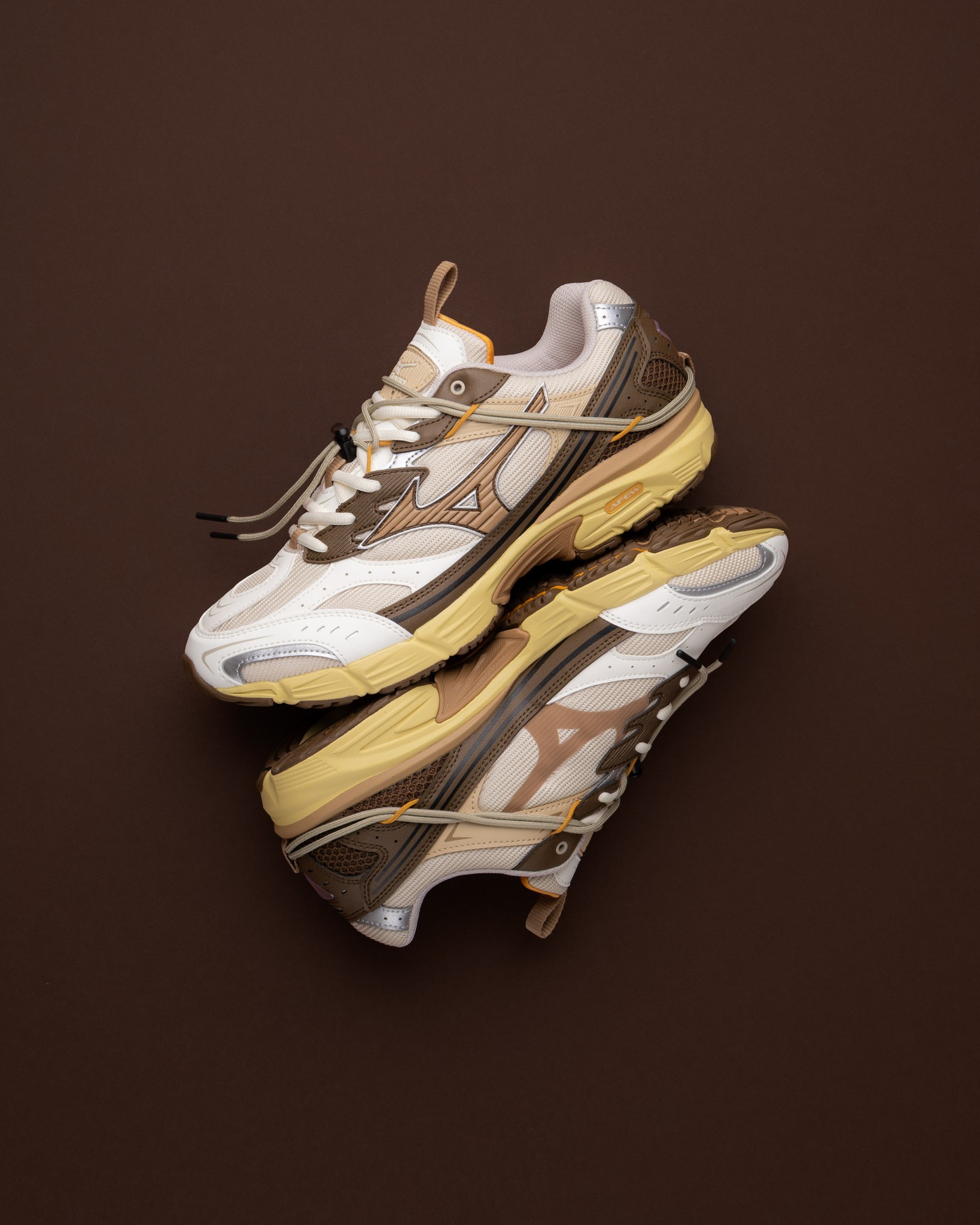 Inspired by the 2000s running era, the Mizuno MXR revives the 