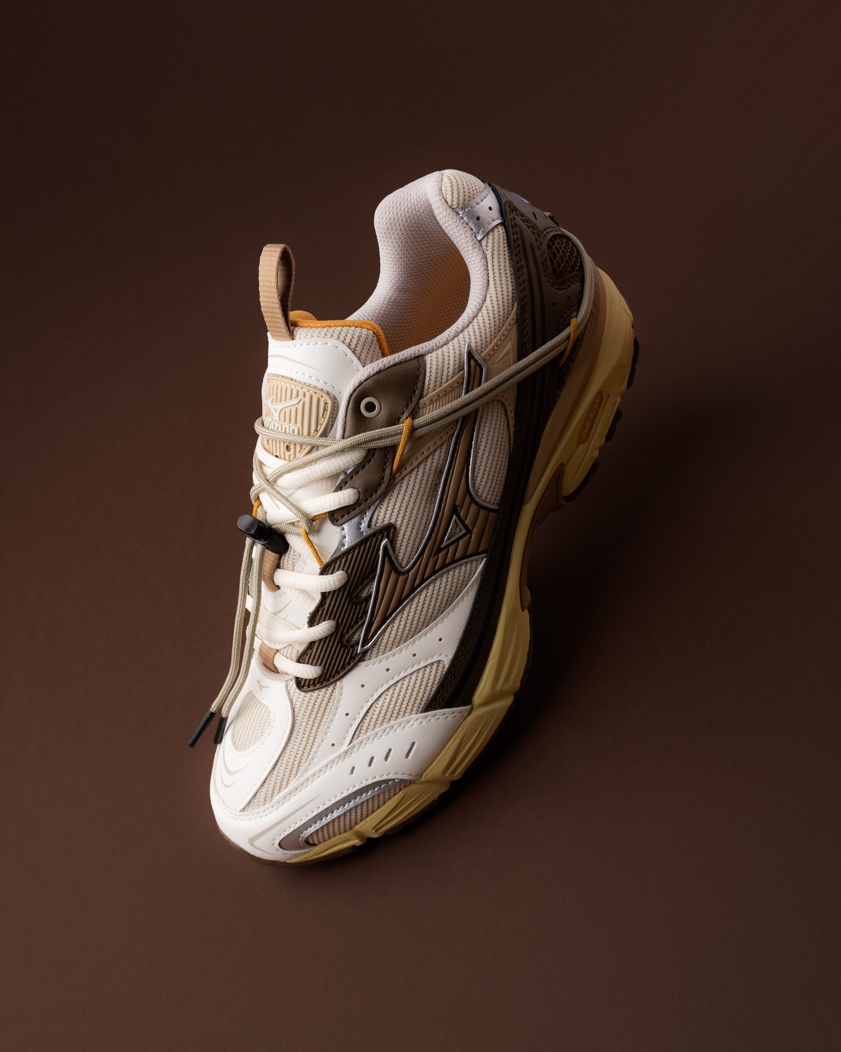 Inspired by the 2000s running era, the Mizuno MXR revives the 