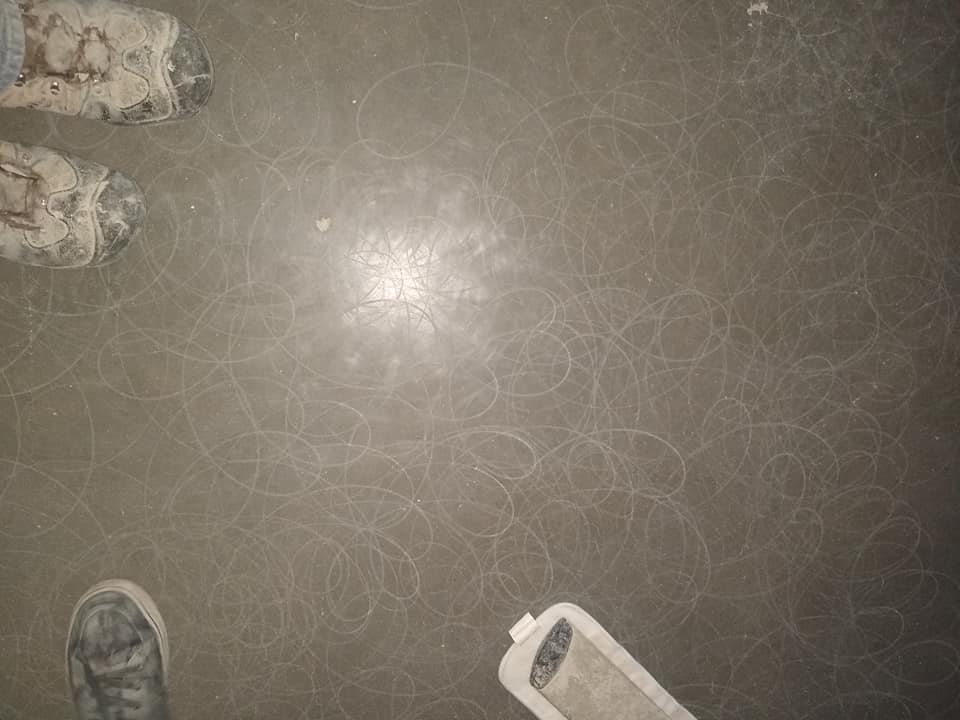 Why is 400 grit resin scratching concrete in some spots?
