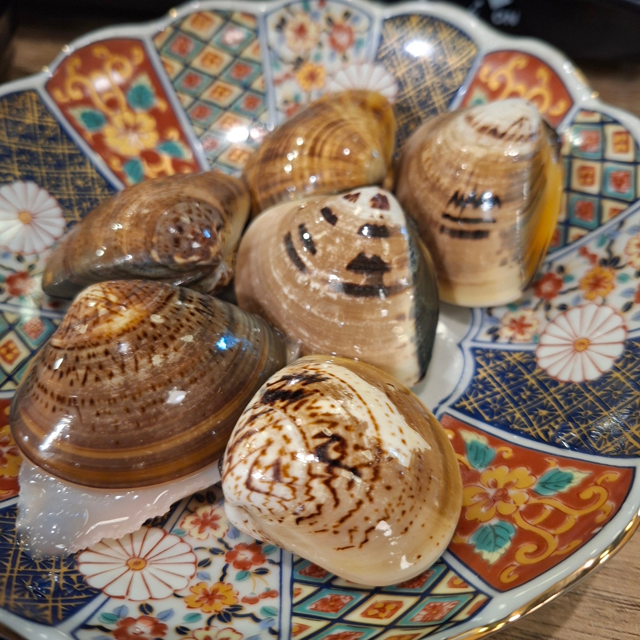 銀杏館 - 沙白媲美貴妃蚌 蜆，分好多種，常見的沙蜆，細隻，冇睇頭，平價，多沙，肉質薄，食起來要大量至可以有賣相，豉椒炒，算係平價美食，而更 ...
