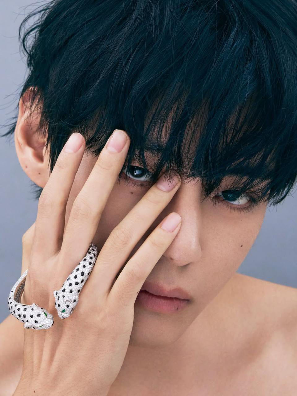 BTS 防弾少年団 TAEHYUNG V PREMIUM PHOTO プレフォト BTS member Kim Taehyung, popularly known as V, has once again