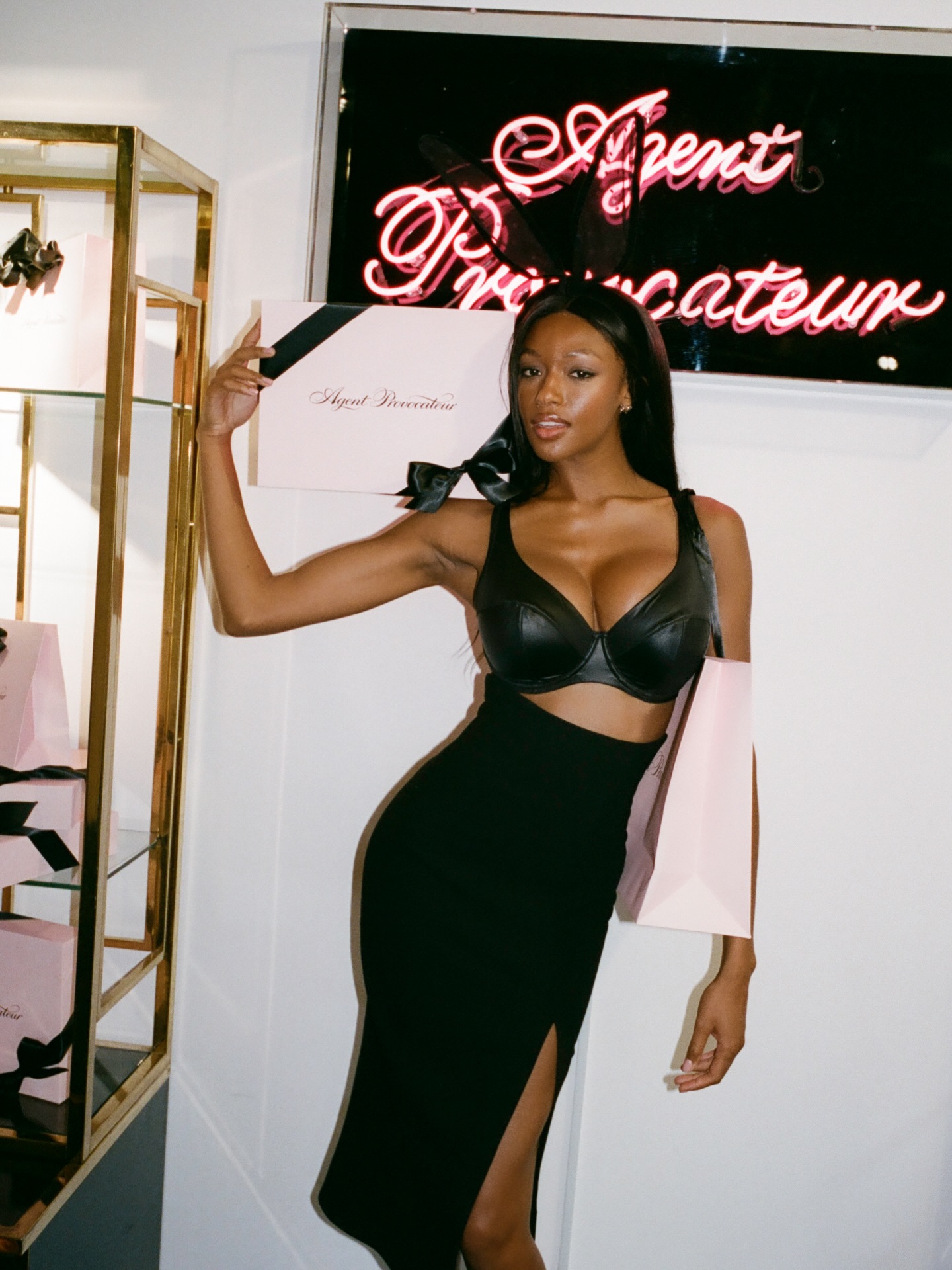 The best gifts always come in a pink box. #AgentProvocateur