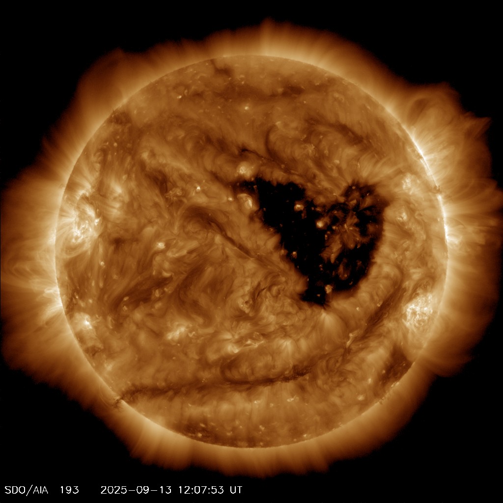 Alamogordo - A large coronal hole (dark area) exists in this solar ...