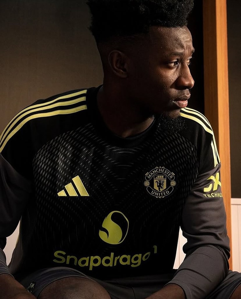 An iconic look 👌 Our third goalkeeper jersey is now available on