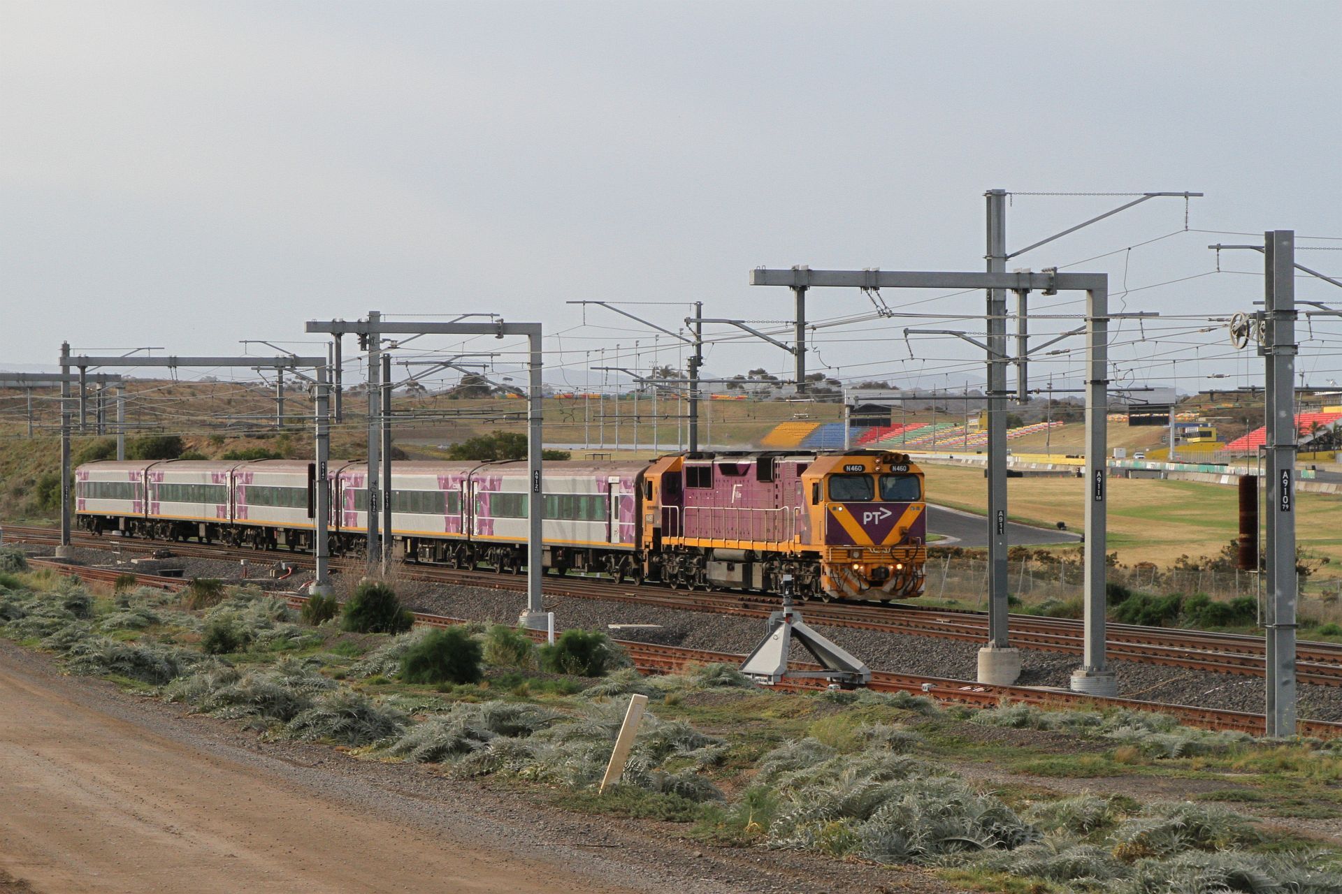 Wongm's - Monday 20 October 2025 - N460 leads carriage set VN17 with ...