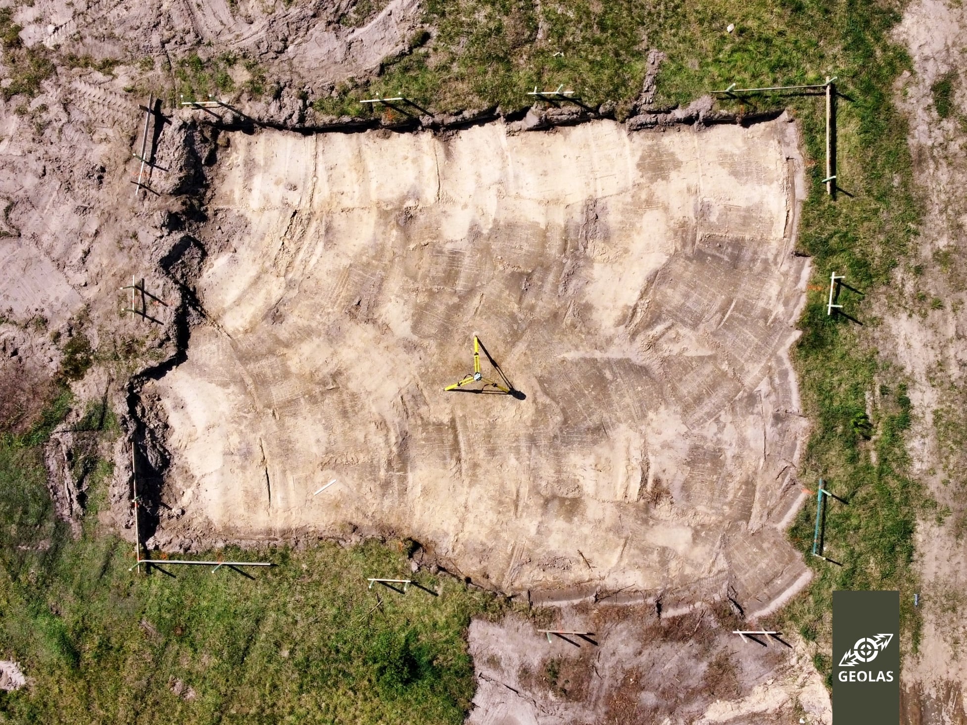 Biuro Usług Geodezyjnych i Kartograficznych GEOLAS - Magazyn ze znakami ...
