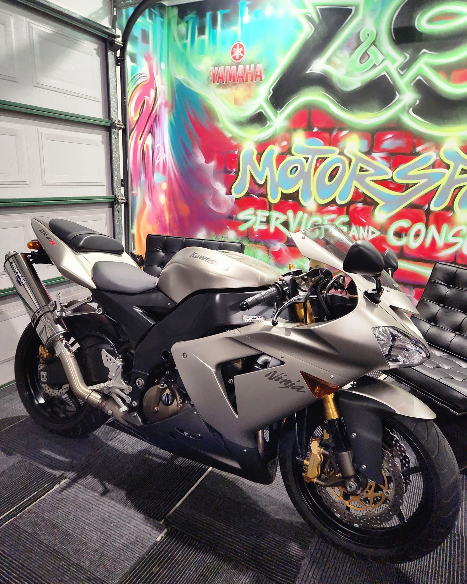 Newest acquisition 2005 KAWASAKI ZX10R.. $8500 22K odo Extremely