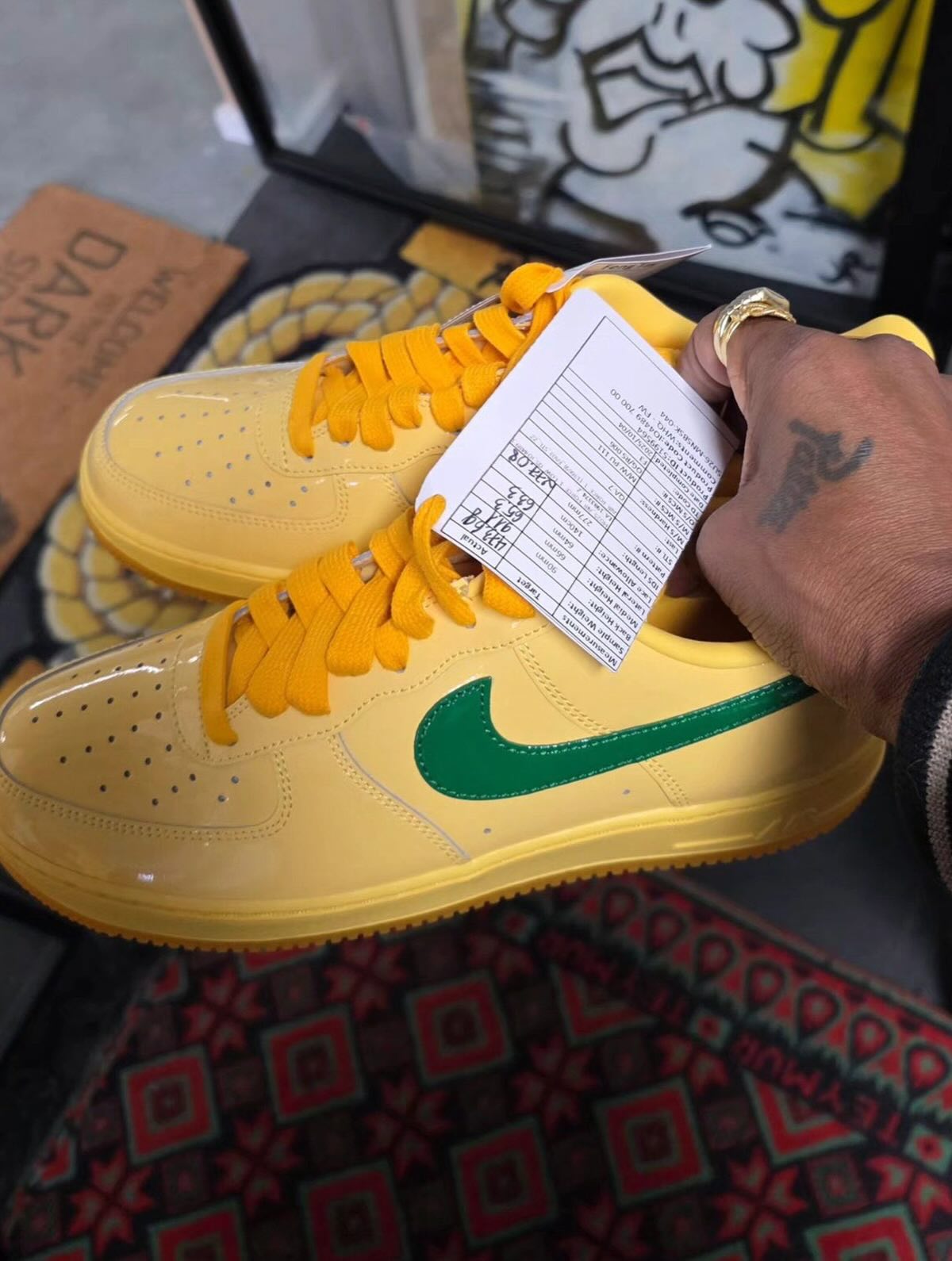 Travis Scott spotted in LA ?? Pulling up in the unreleased Nike 