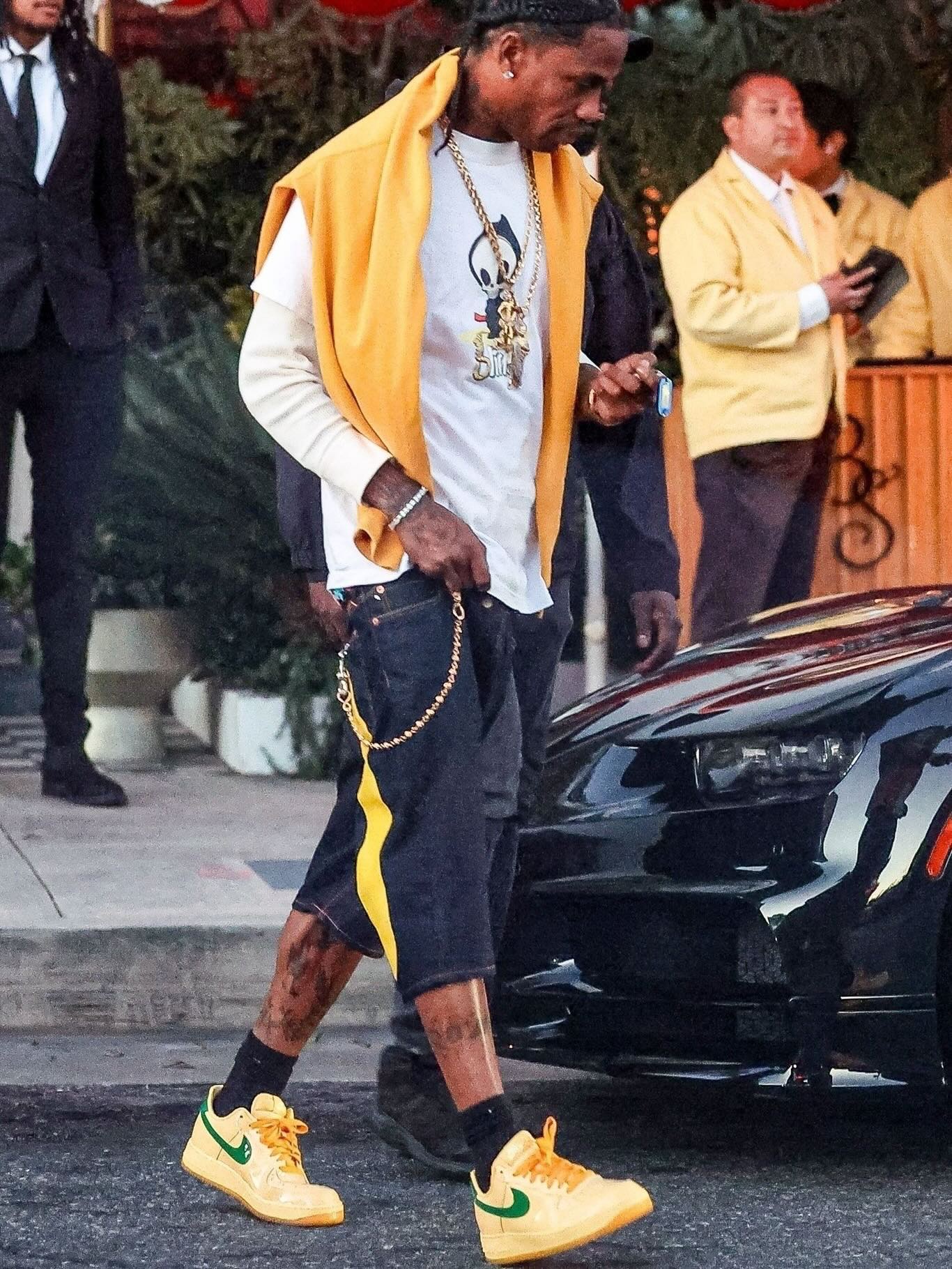 Travis Scott spotted in LA ?? Pulling up in the unreleased Nike 