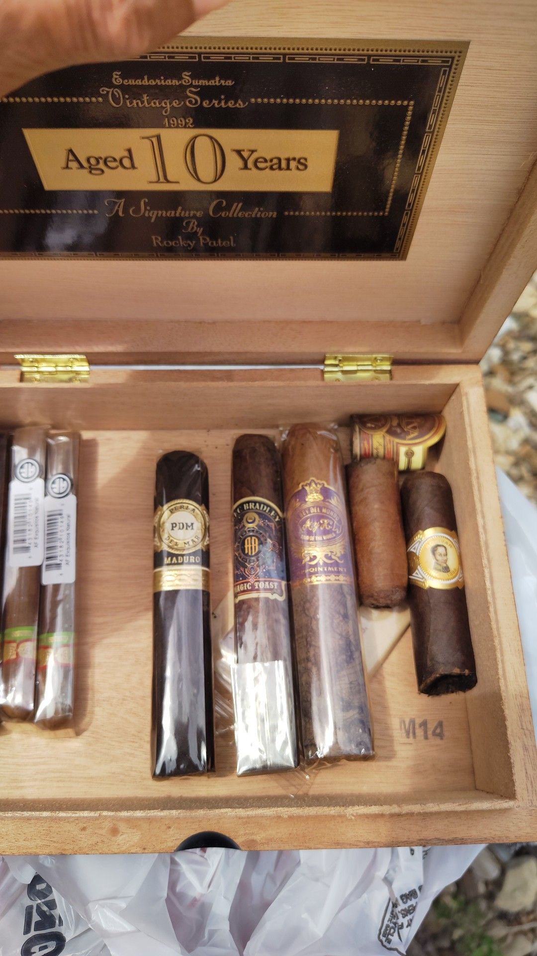 Aged Aged10 10 1 O Years PDM WRADLE MADURO معة شك PMEN IGIC SICTOAST AST M14