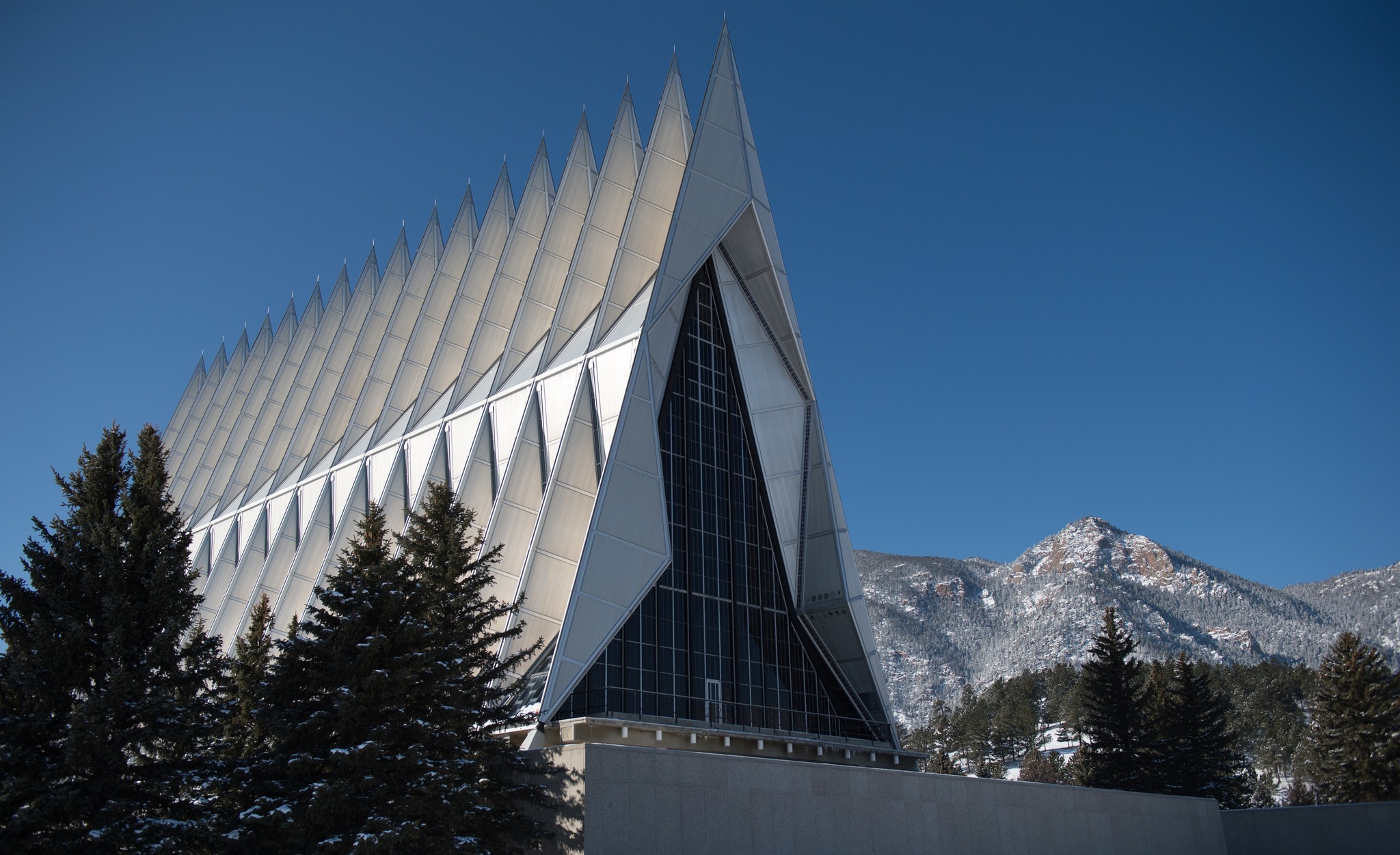Air - ⛪Built in 1963, the iconic United States Air Force Academy Chapel ...