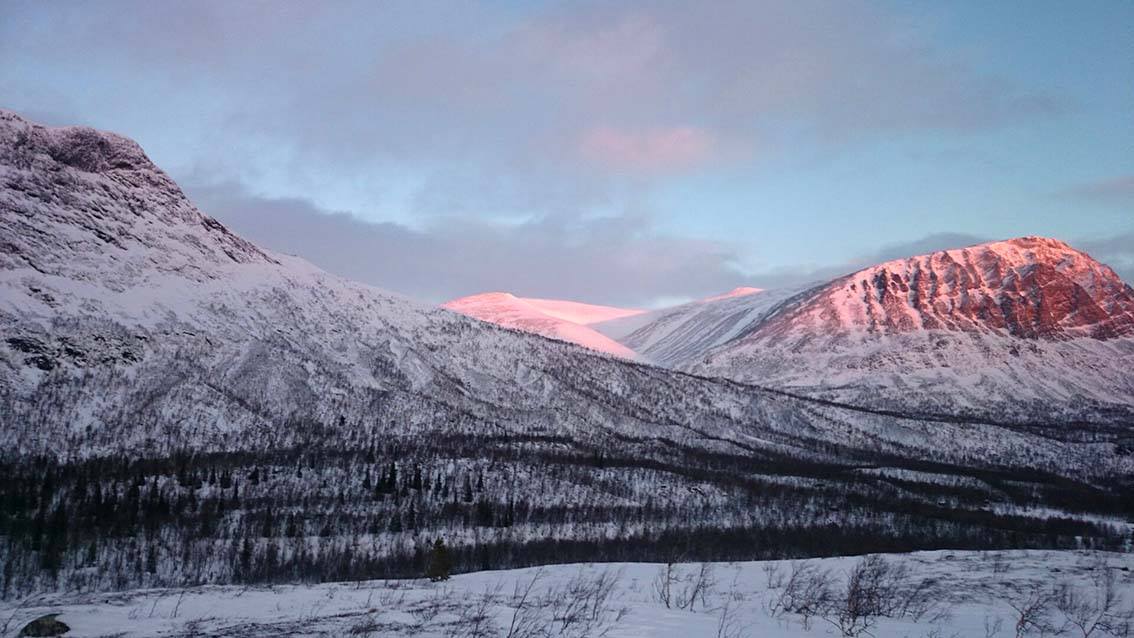 kvikkjokk-fj-llstation-tarradalen-p-rets-f-rsta-dag-fortfarande