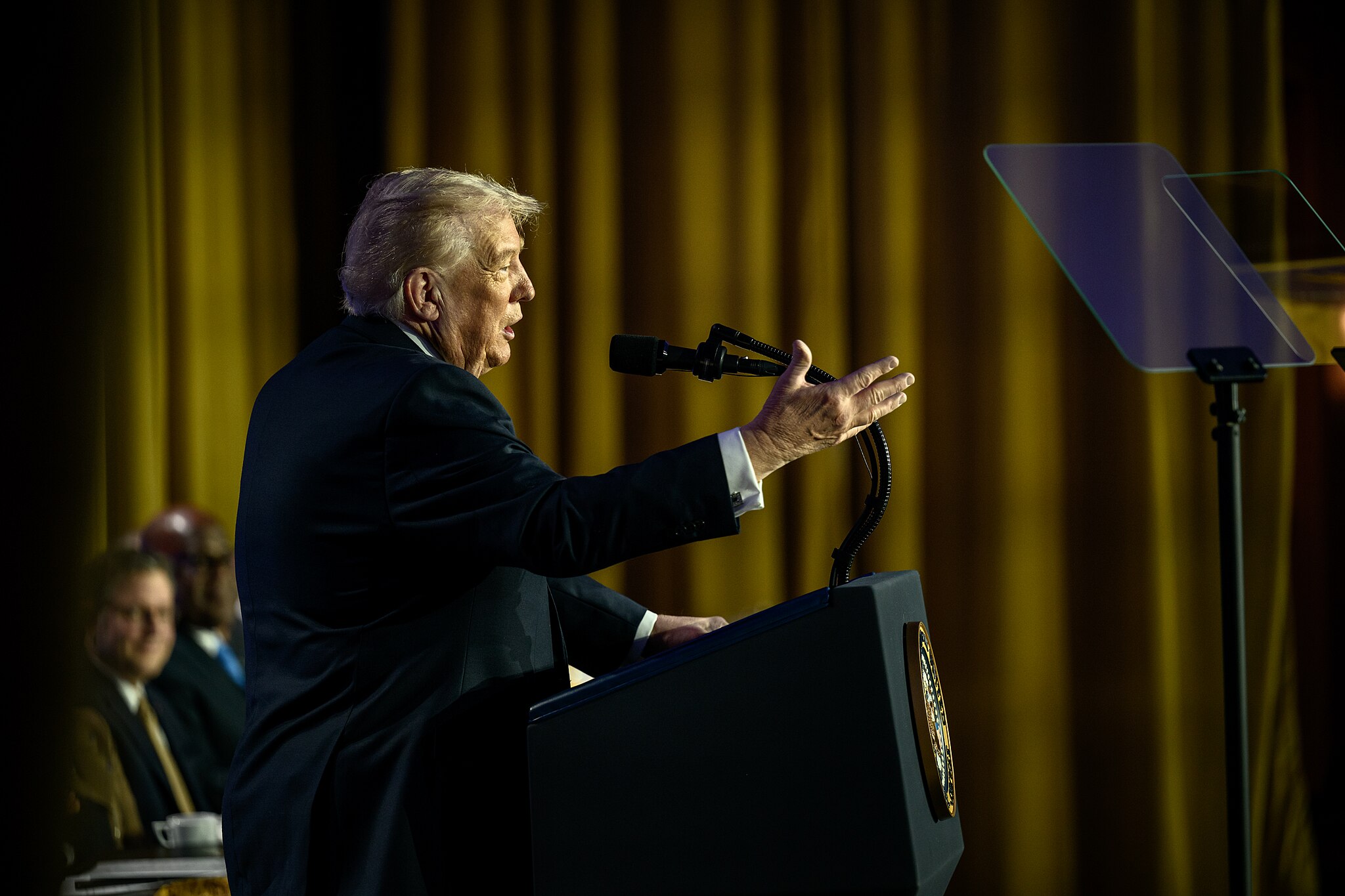 Klub - NA KIM OPRZEĆ POLSKIE BEZPIECZEŃSTWO? TRUMP CZY UNIA? JEDNO I ...