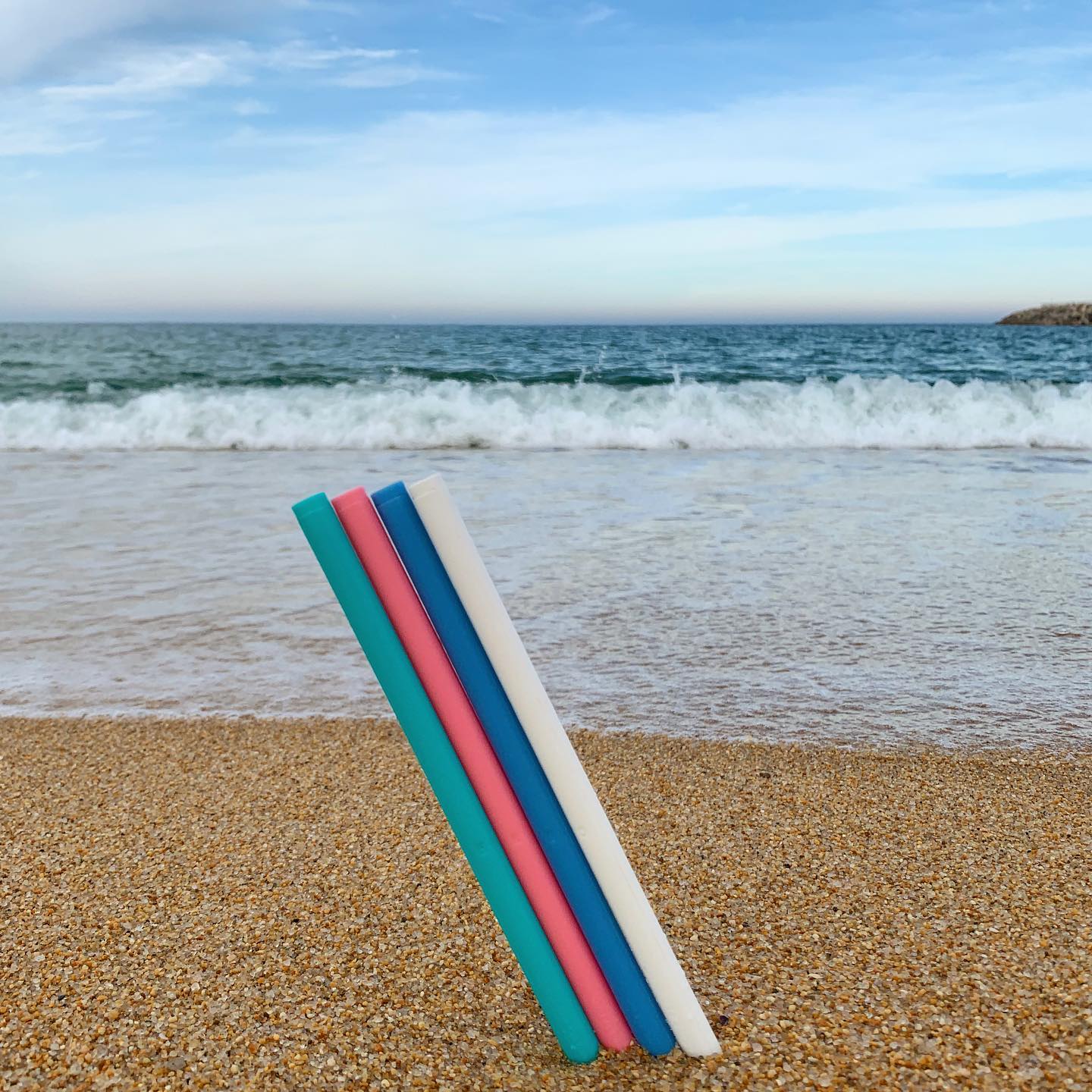 One Pair Straw - 와 바다다! 🌊 바다를 닮은 아쿠아마린블루와 오션 블루 그리고... | Facebook