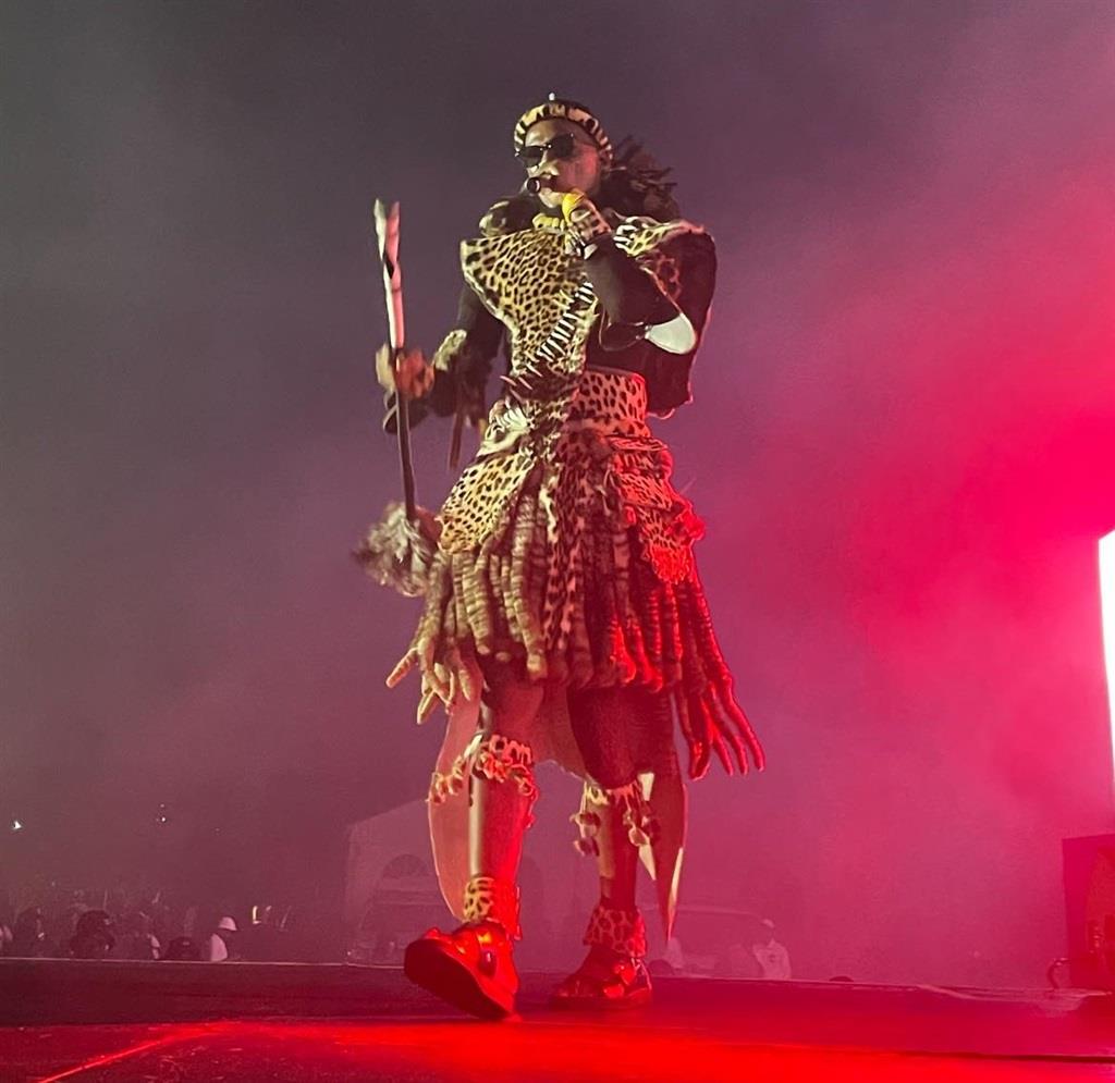 Daily Sun - 👑🎤 Rapper Duncan is showing us how to respect... | Facebook
