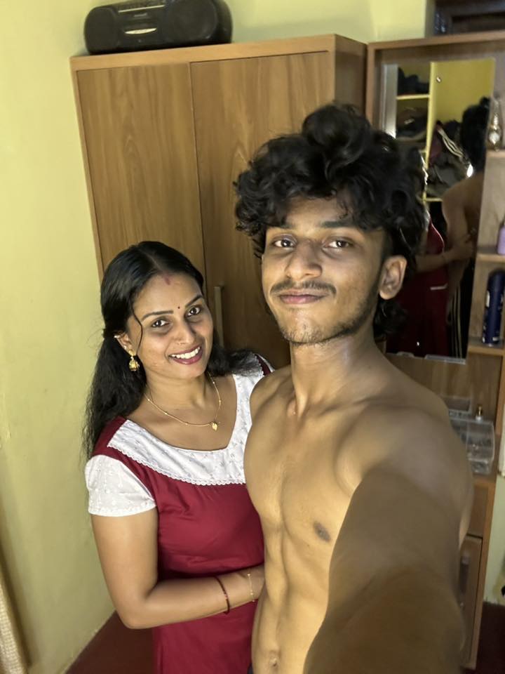 Resmi - ഇതിനെ ഇനി ഉണ്ണീന്ന്‌ വിളിക്കാൻ പറ്റുമോ. .😂 വെല്യേ ചെക്കൻ ആയ ...