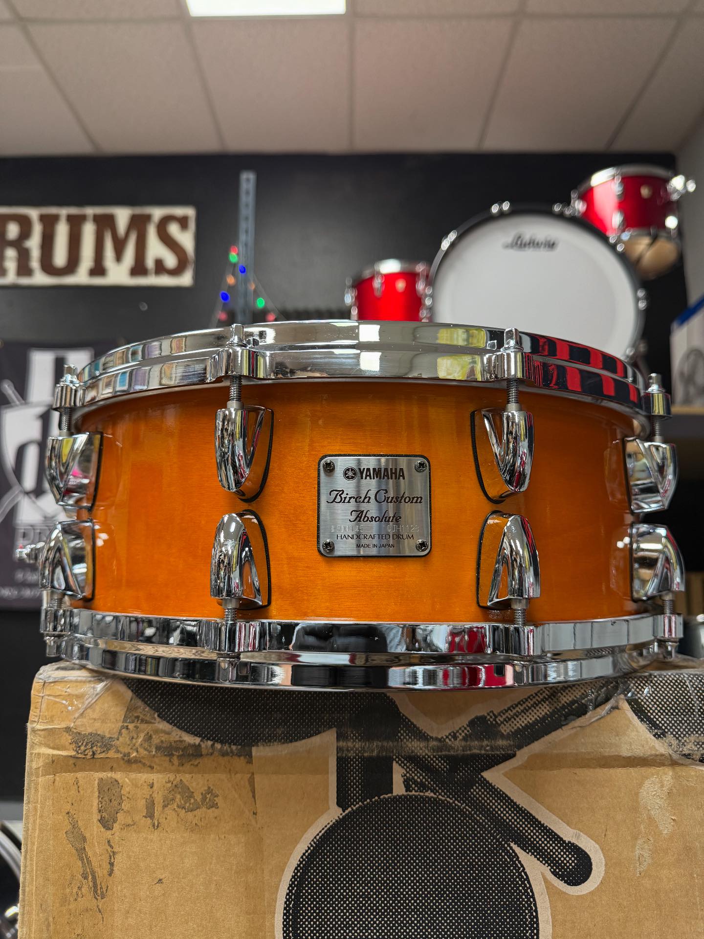 $395 Yamaha Birch Custom Absolute 14x5.5” honey amber snare drum