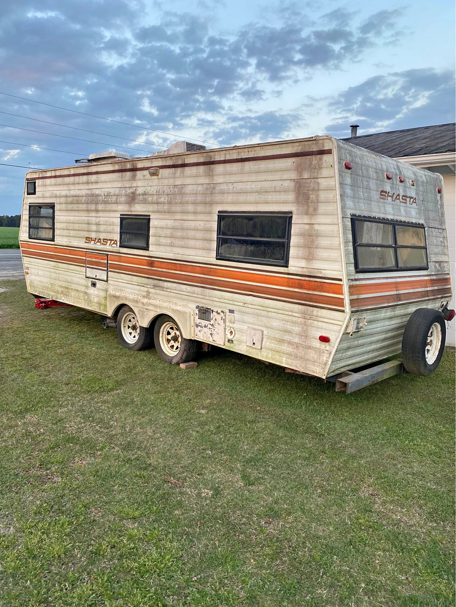 Vintage 80s model Shasta Camper Trailer - RVs & Campers - Chinquapin ...