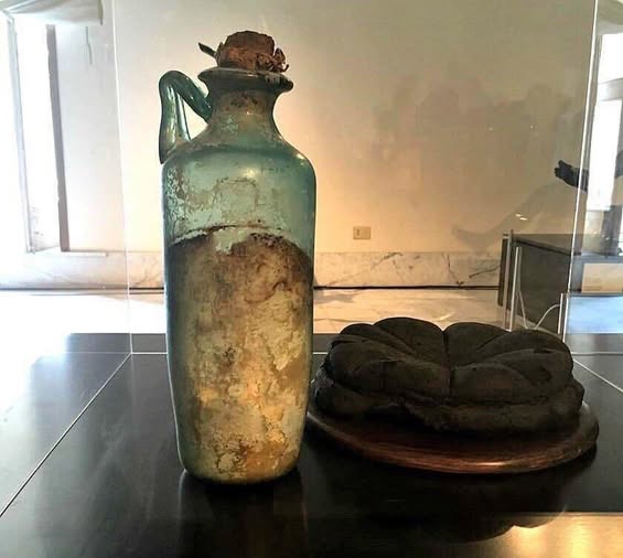 Traces - Discovered in the ruins of Pompeii, this small glass bottle ...