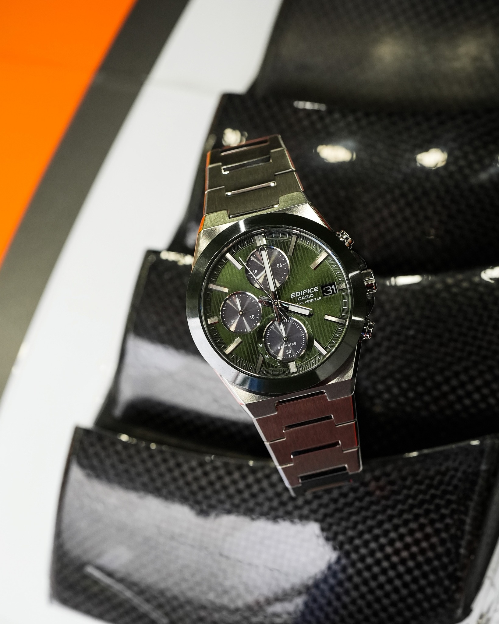 Casio - 電波ソーラーEQW-A2000シリーズにはパンチングレザーバンドの 