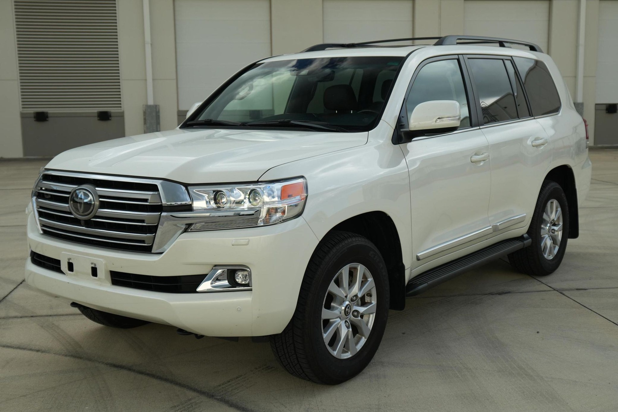 This is one cool 70-series! This example, a 2000 Land Cruiser ZX
