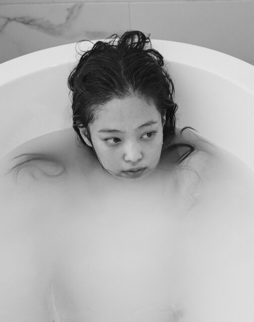 JENNIE UNVEILS STUNNING PHOTO EXHIBITION 'j2nni5' & YOU NEED TO