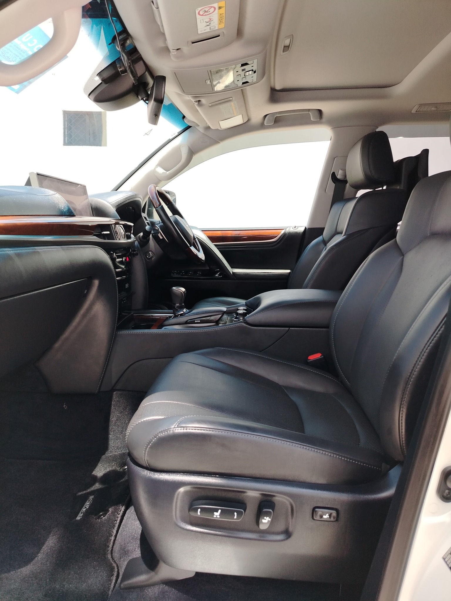 LEXUS LX570 SUNROOF 360° COOL BOX 66242 MILEAGE10K km MODEL