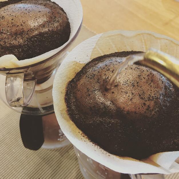 カフェシャルロット こんにちは 毎日寒いですね 私は毎朝寒すぎてお布団からなかなか 出られなくて困ってます 苦笑 まだまだ雪が降り続いている 地域もあるようなので お怪我や事故など お気をつけて下さい それでは今日もハッピーな１日に なり