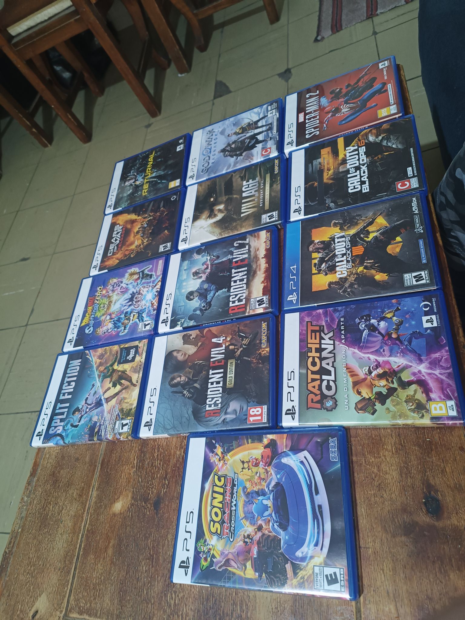 PlayStation 4 games from $10-$15 each depending on title Hablo Español