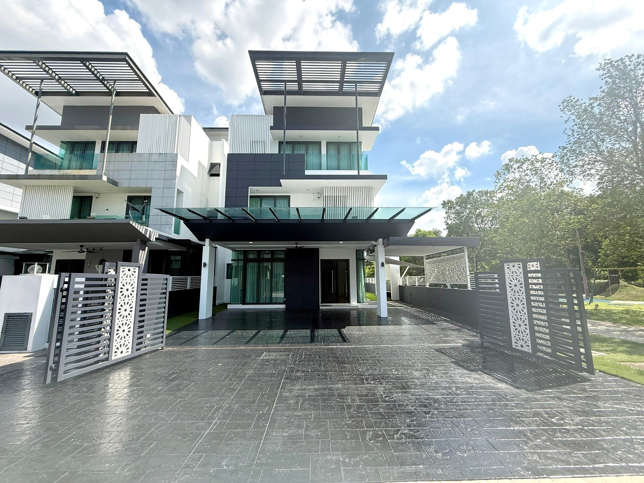 Akmal - 🏡 FOR SALE: 3-Storey Semi-D Corner @ Alamaia Homes, Kemuning ...