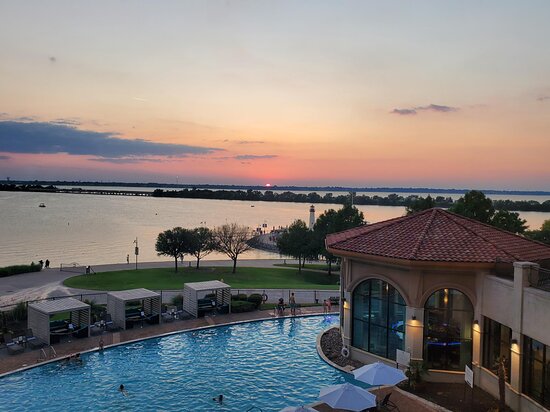 SE7EN WAVES | HILTON ROCKWALL - Sunset Floating Sound Bath