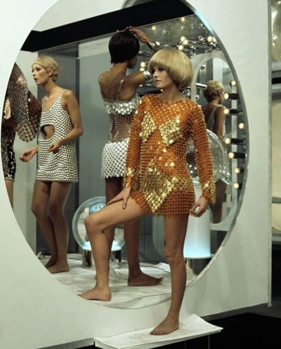 Summer skin. The avant-garde archives of Paco Rabanne and