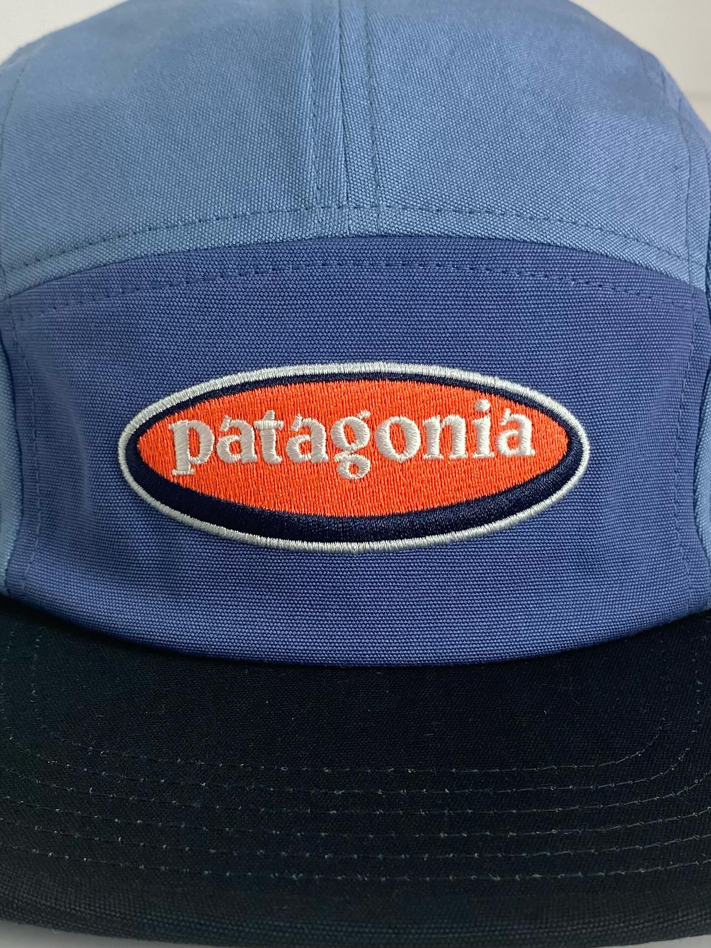patagonia グラフィックマクルーアハット パタゴニアからオーバルロゴ