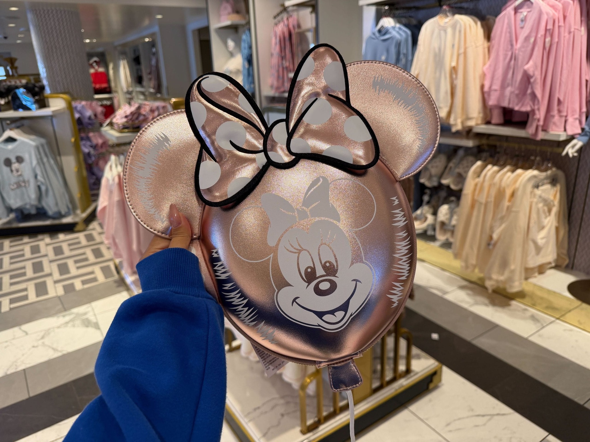 Rose Gold Minnie Balloon Loungefly Crossbody Bag Arrives at Walt Disney World https://wdwnt.news/60j_21