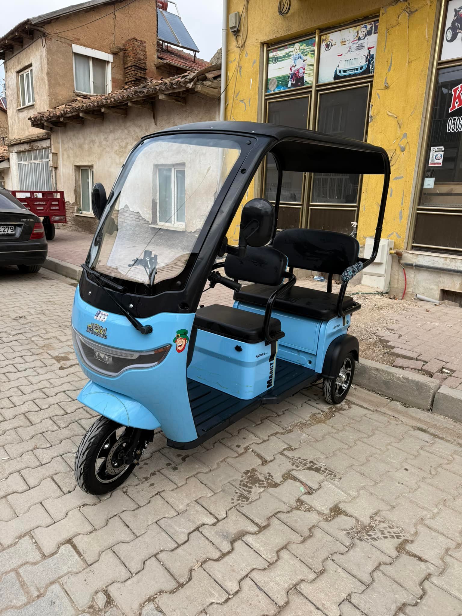 トモとん3 2 EL JPN ANTON 3 Kişilik Elektrikli Kabinli Motorumuz Satılıktır