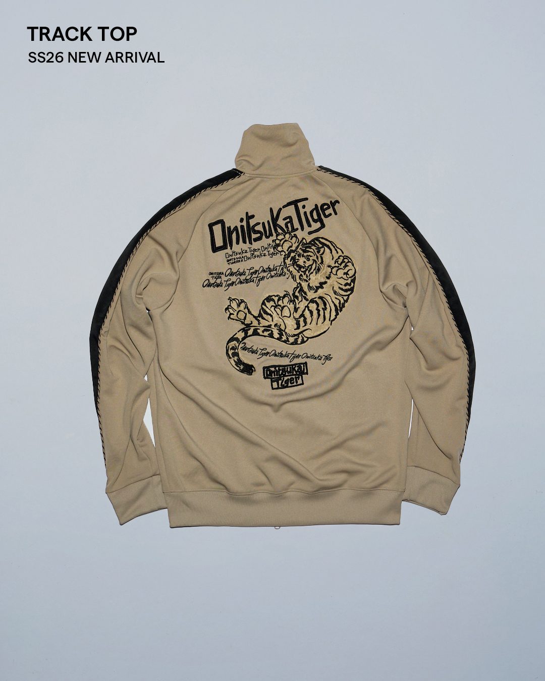TRACK TOP 光沢とマットな質感が織りなす、バックのユニークな刺繍が