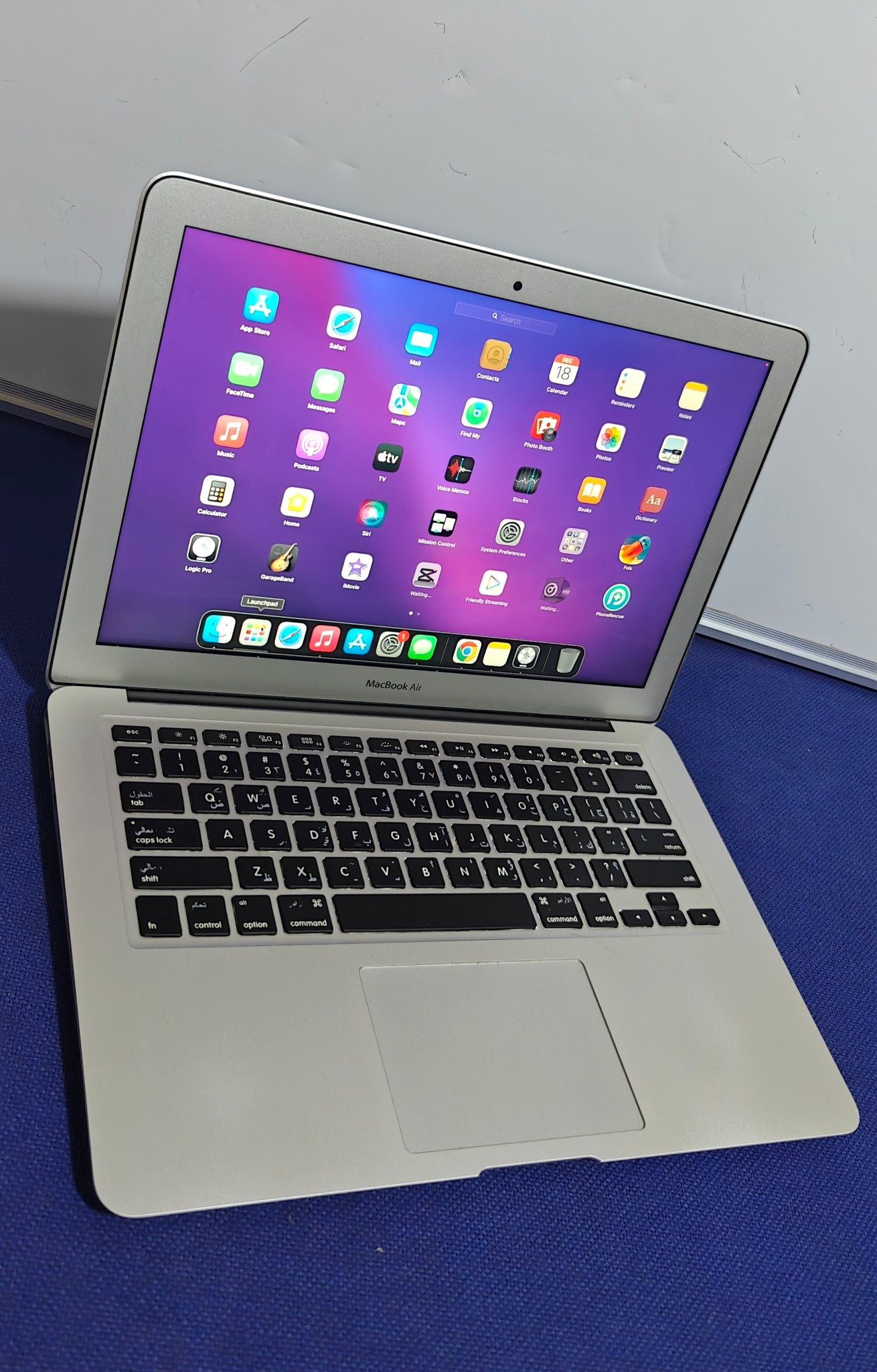 MacBook Air 13-inch (2017) Core i5 – UGX 600,000 macOS Monterey 