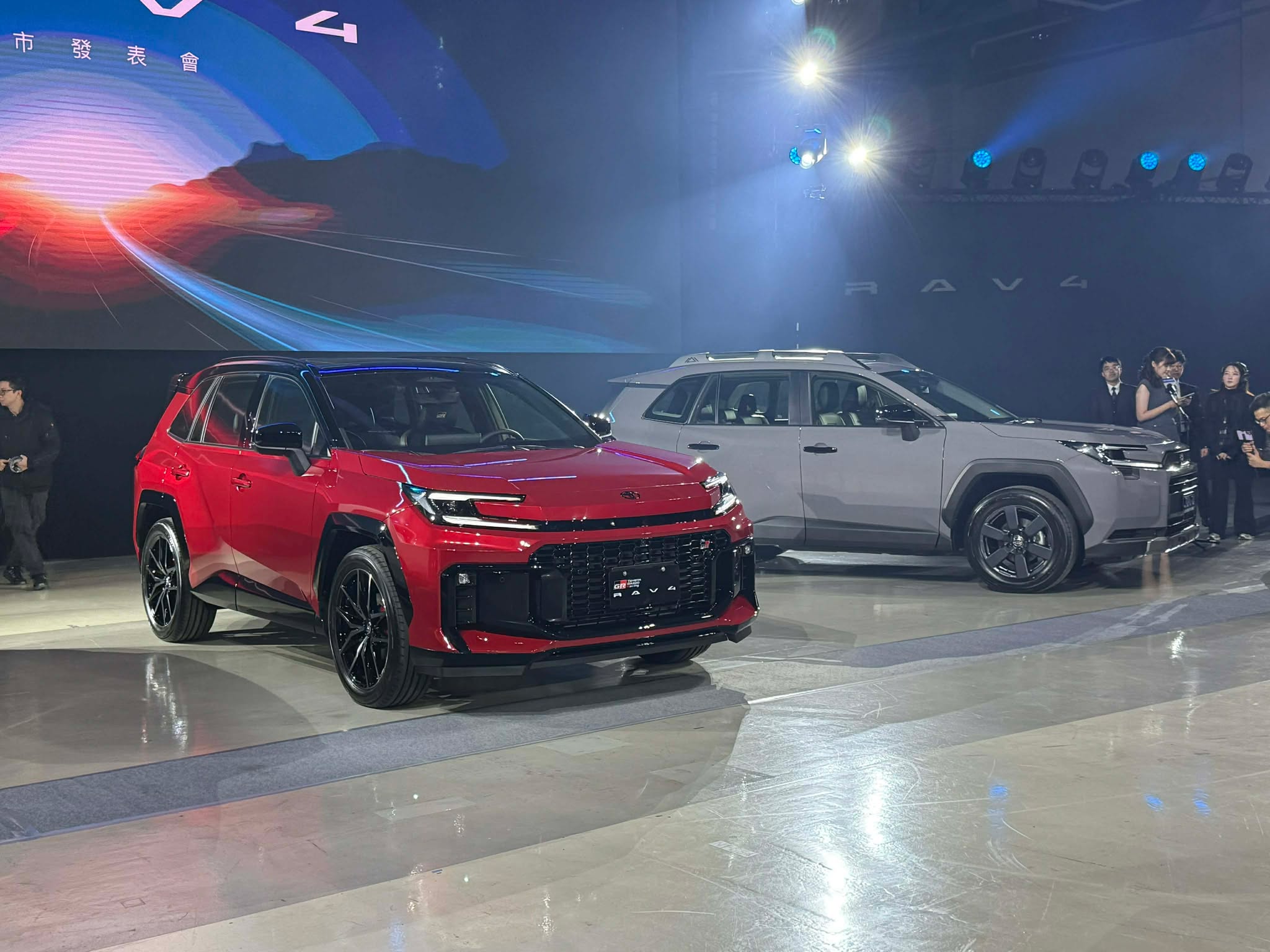 udn發燒車訊 - 全新第六代RAV4 正式在台上市啦！！ 年販目標3萬台。這個開價大家覺得如何~... | Facebook