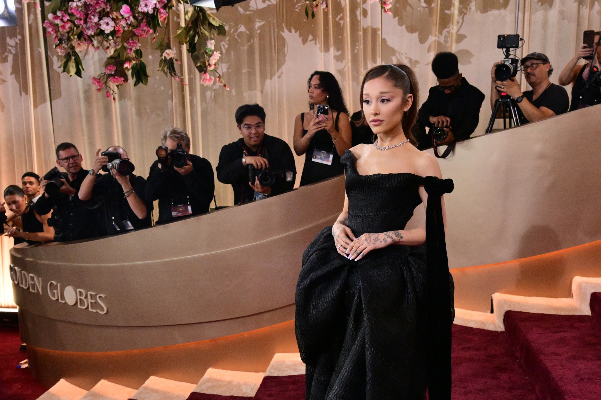 INQUIRER.net - LOOK: Ariana Grande arrives at the 2026 Golden Globes ...