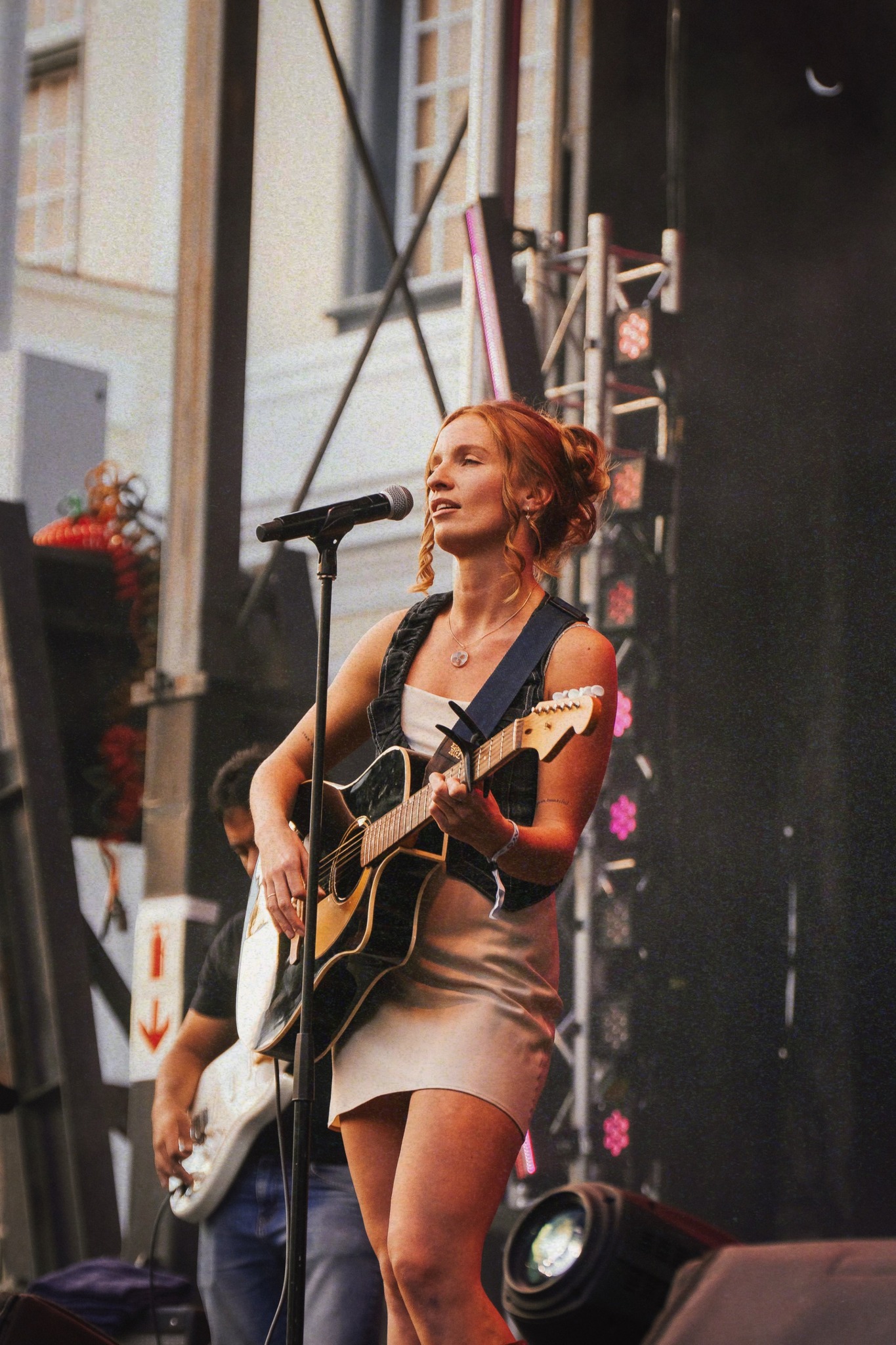 Hannah Ray at café Roux
