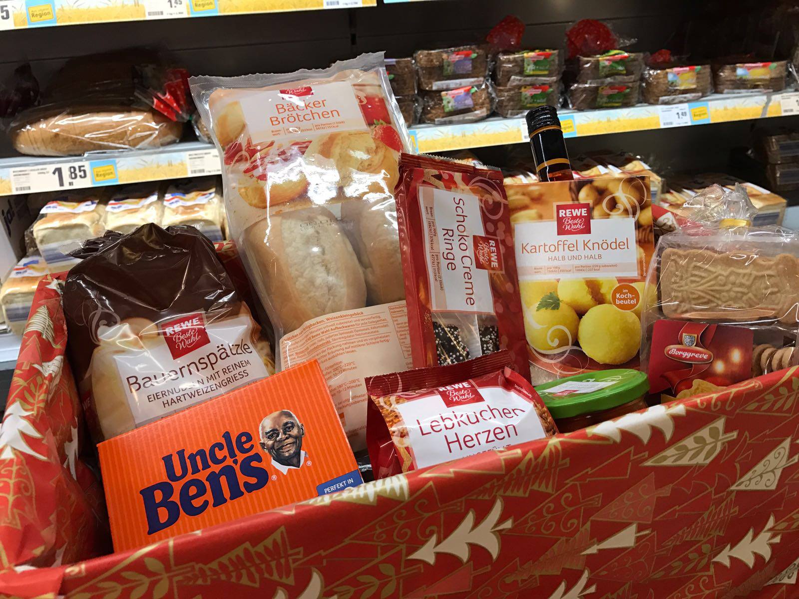 Weihnachtskisten Der Aachener Tafel Ab Rewe Reinartz
