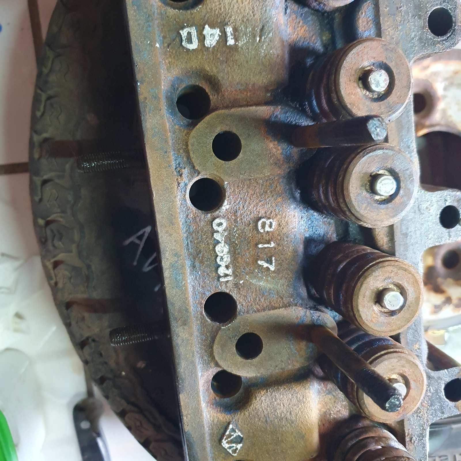 What does Avonbar stamp '1 1371' on a 12g940 cylinder head mean?