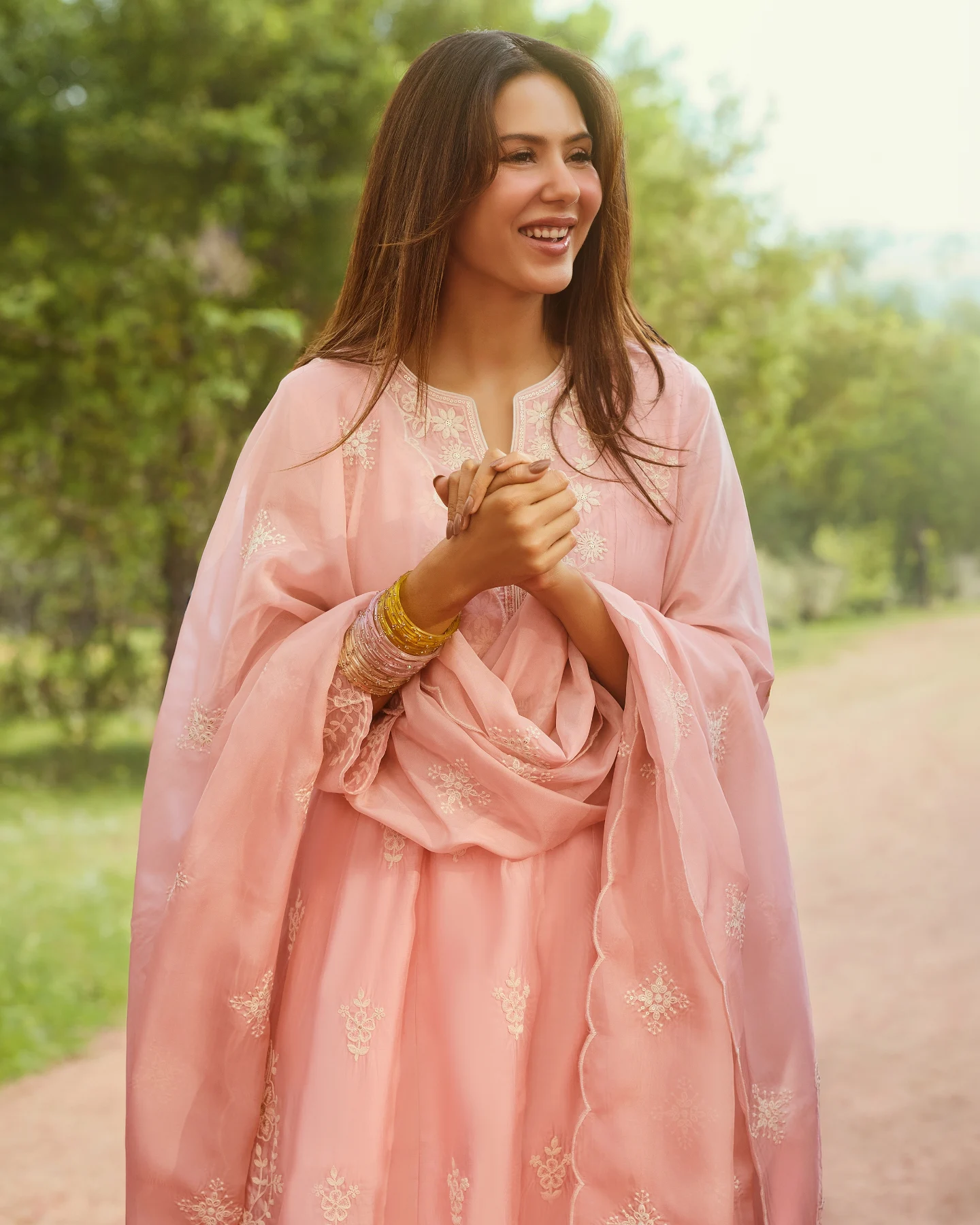 sonambajwa in the look that's stolen everyone's heart ✨ The love