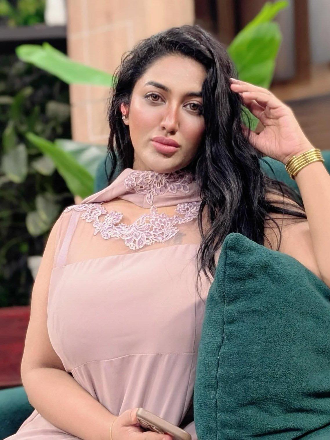 ShowBiz - Gorgeous #Mathira in her recent look 🩷 | Facebook