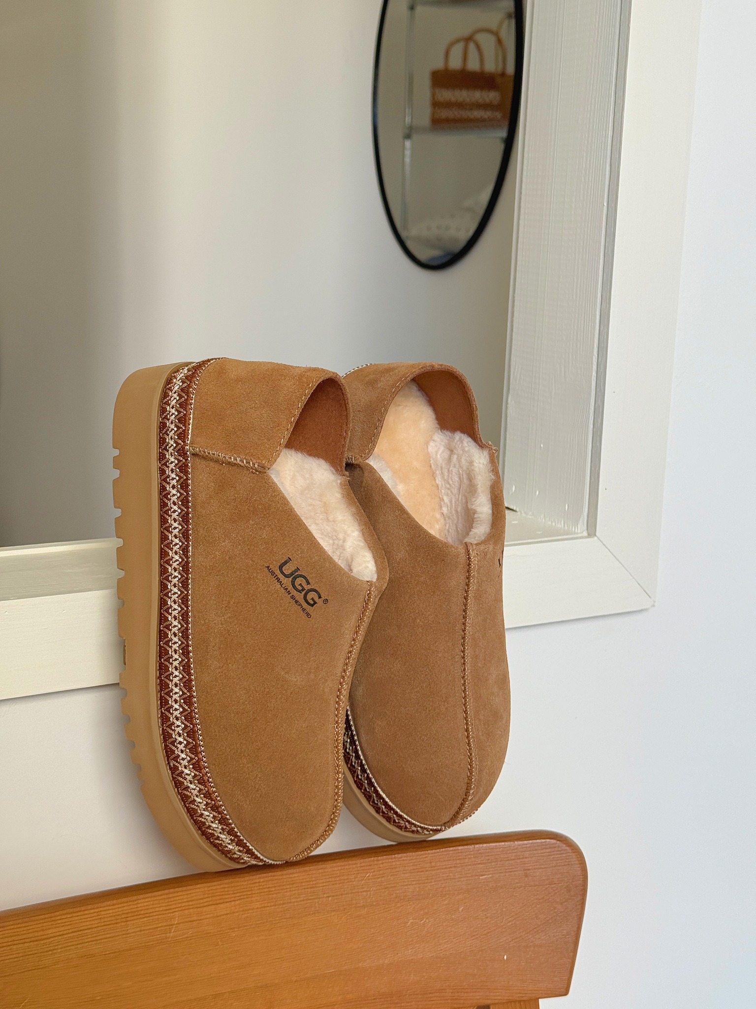 Winter comfort, perfected with the UGG Australian Shepherd Tayven