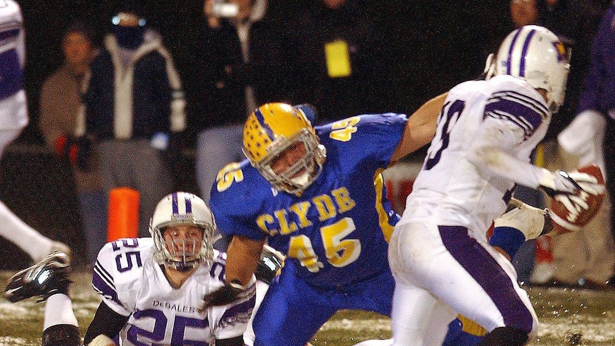 Fremont - Vote in Messenger/Herald favorite football defensive lineman ...