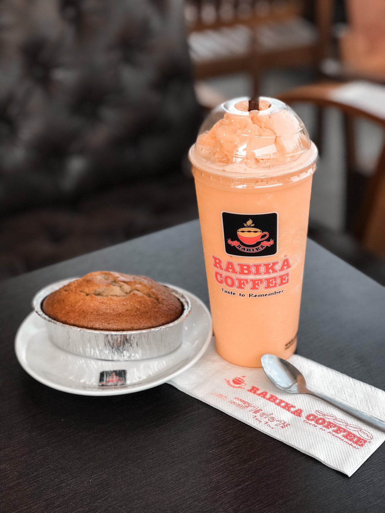 ชาเย็นปั่นกับเค้กกล้วยหอมยามเช้า..... - Rabika Coffee Thailand | Facebook