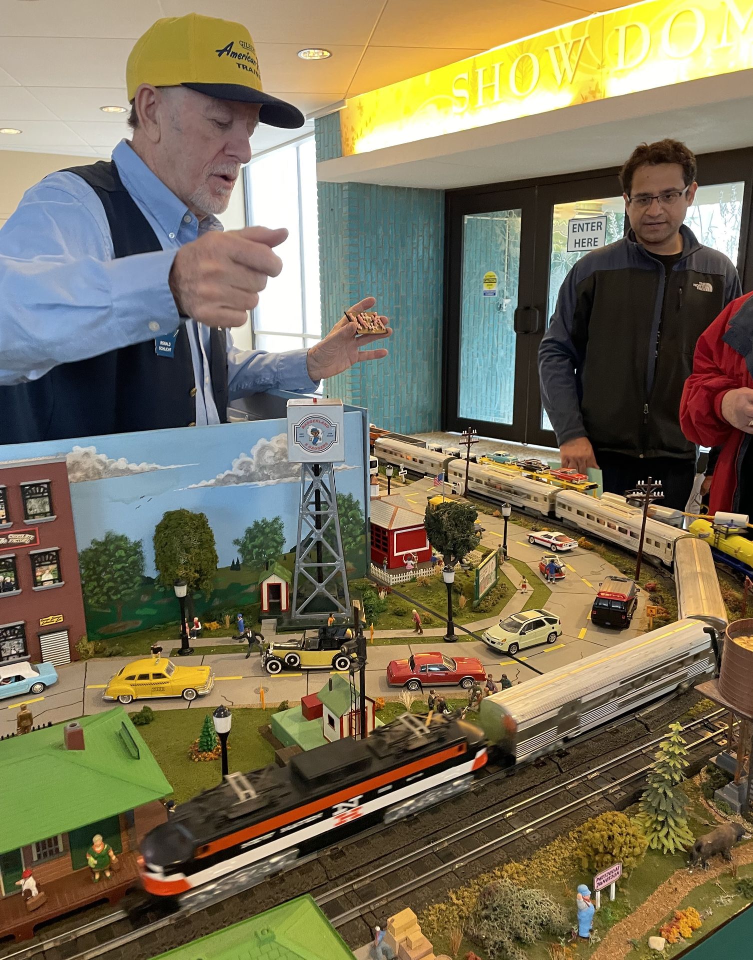 Mitchell - The Domes' annual All-Scale Train Show rolls into the glass ...