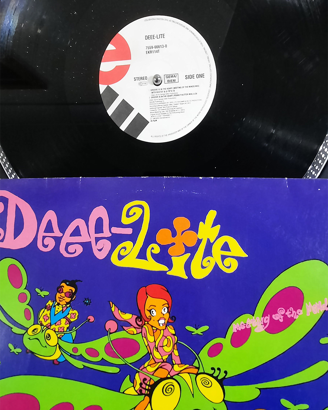 Deee-Lite - Groove is in the Heart 12